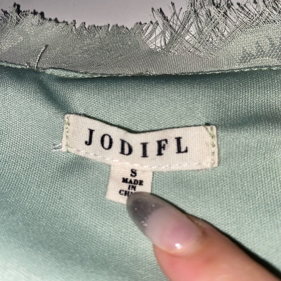 Jodifl Womens Teal Colored Floral Print V-Neck Blouse - Picture 3 of 3